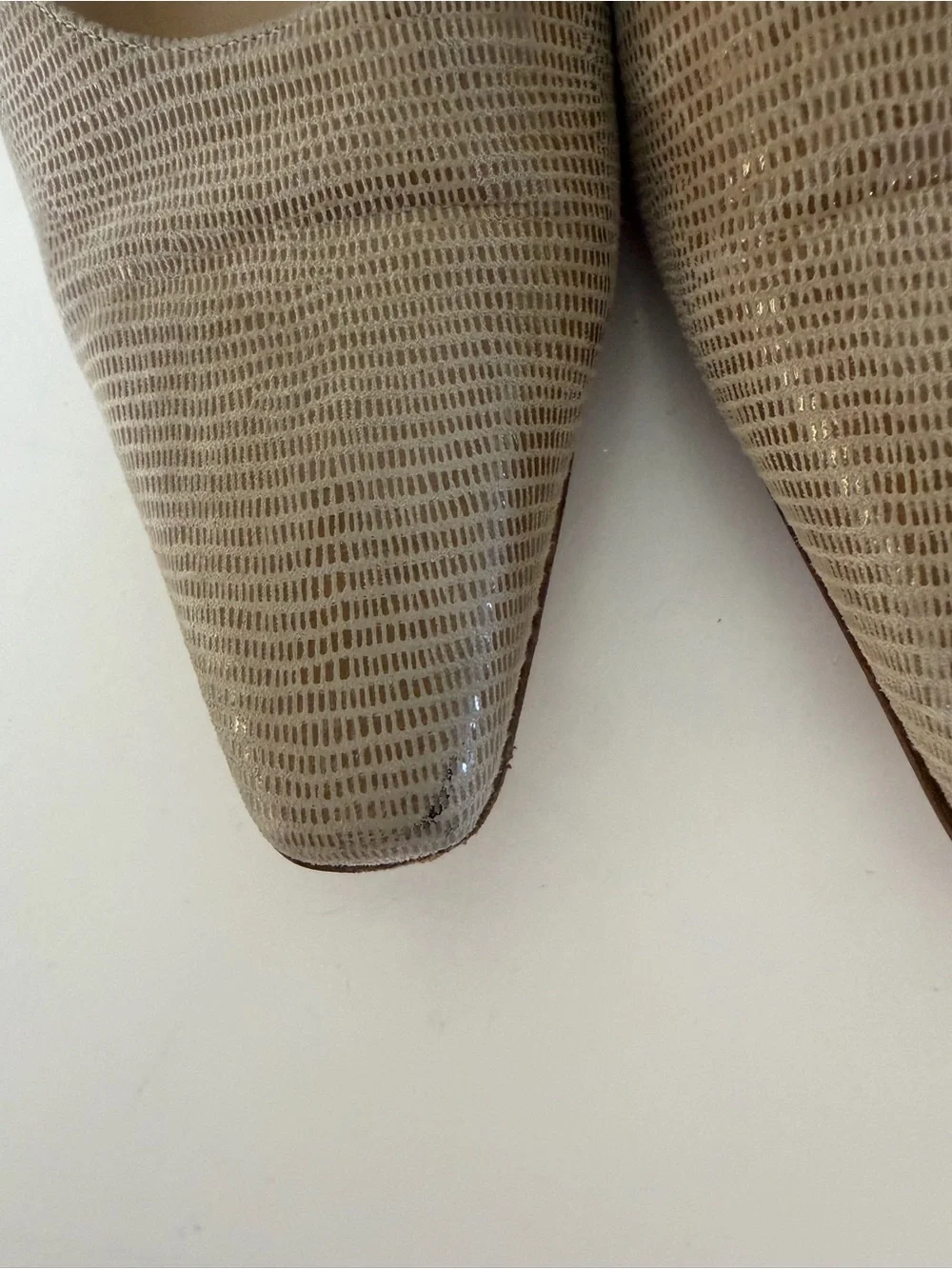 Salvatore Ferragamo Beige Lizard-Embossed Leather Kitten Heel Pumps Size 8